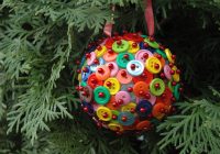 christmas-balls-with-his-hands-pugovic